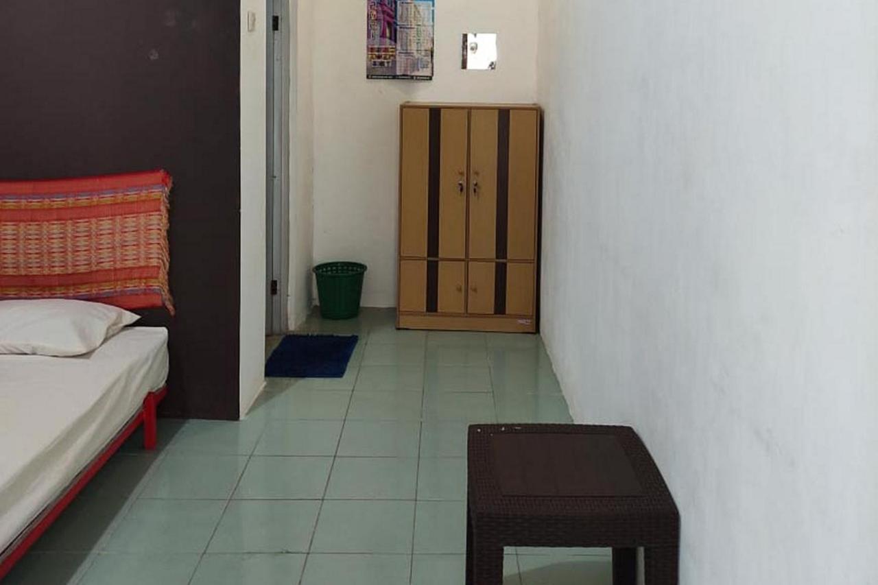 Losmen Yosi Carita Hotel Exterior photo