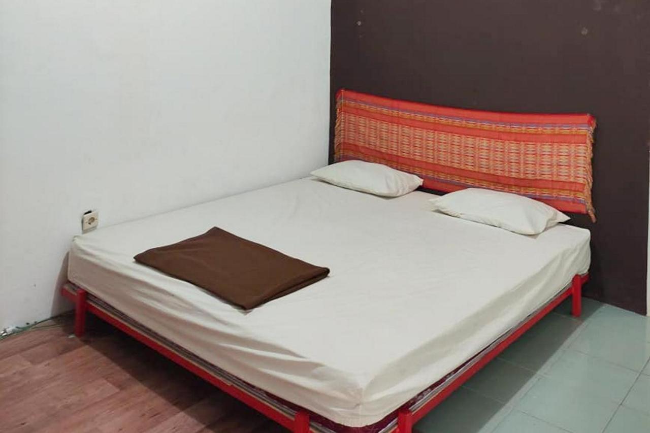 Losmen Yosi Carita Hotel Exterior photo