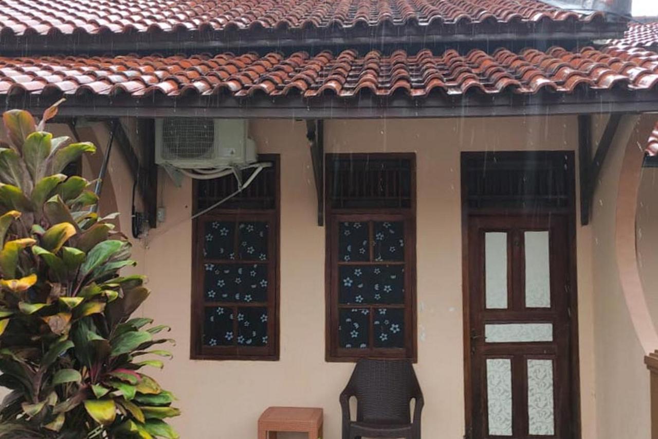 Losmen Yosi Carita Hotel Exterior photo